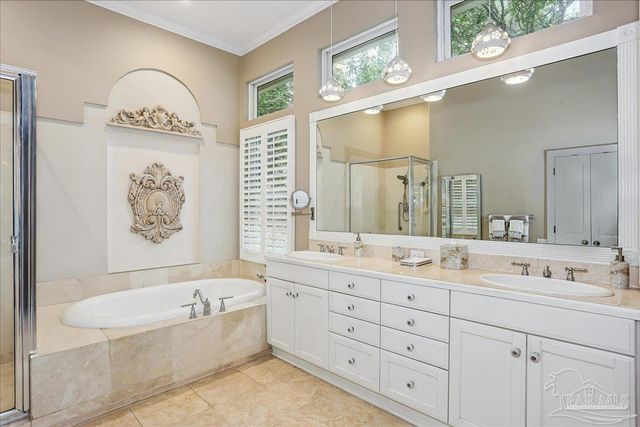 2 Colley Cv Dr, Gulf Breeze, FL 32561