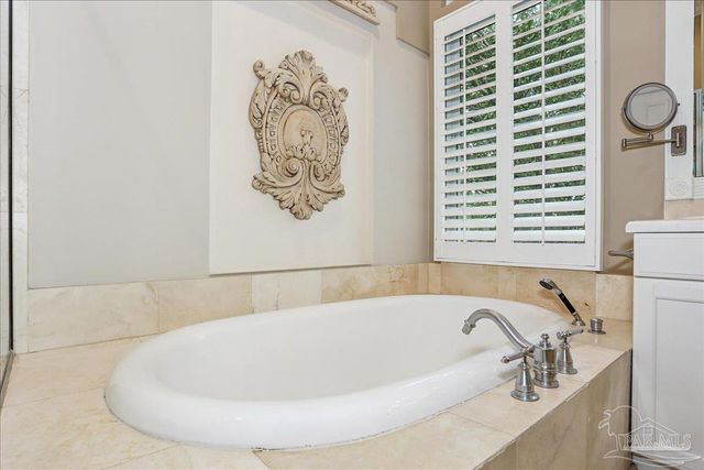 2 Colley Cv Dr, Gulf Breeze, FL 32561