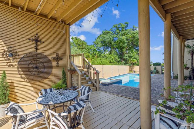 2 Colley Cv Dr, Gulf Breeze, FL 32561