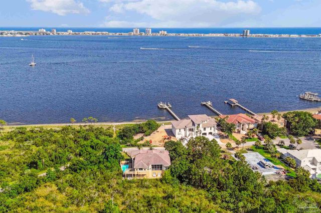 2 Colley Cv Dr, Gulf Breeze, FL 32561