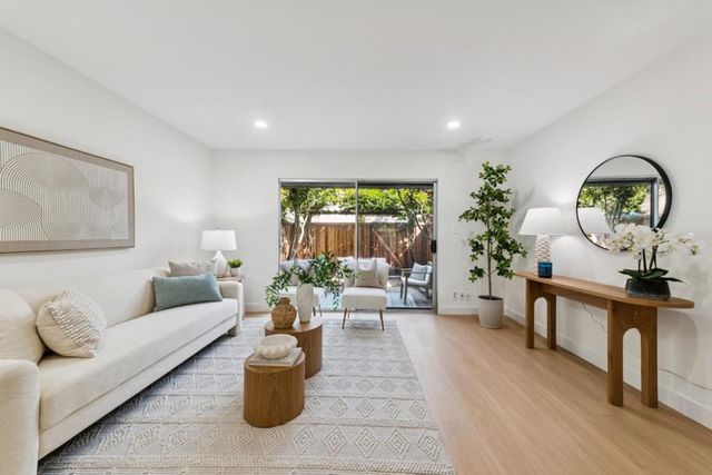 1089 Oddstad Boulevard, Pacifica, CA 94044
