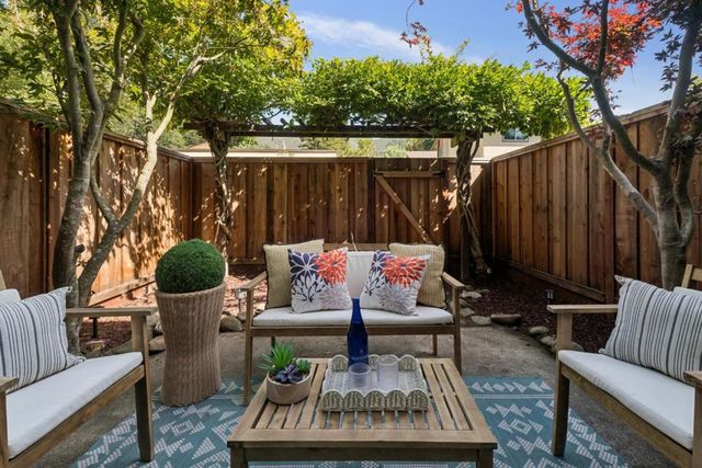 1089 Oddstad Boulevard, Pacifica, CA 94044
