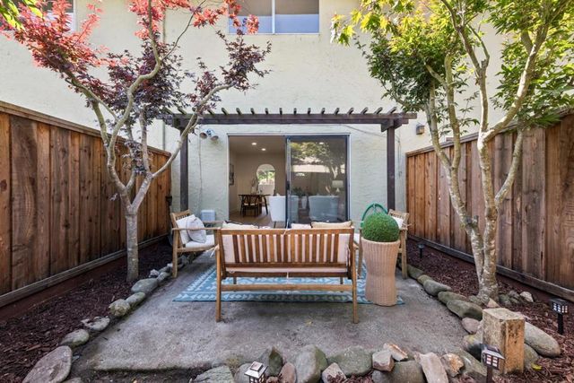 1089 Oddstad Boulevard, Pacifica, CA 94044