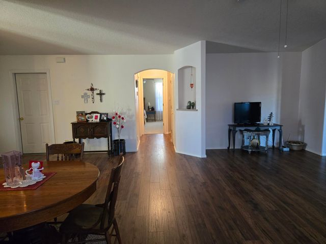 1902 Valley View Drive SW, Los Lunas, NM 87031