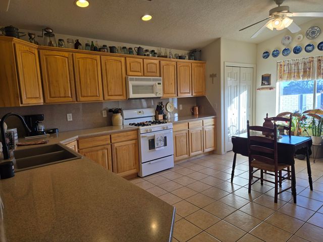 1902 Valley View Drive SW, Los Lunas, NM 87031