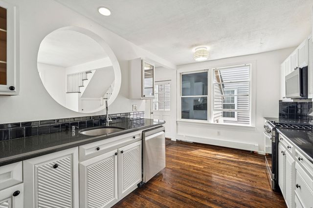 41 Endicott St 41, Salem, MA 01970