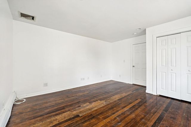 41 Endicott St 41, Salem, MA 01970