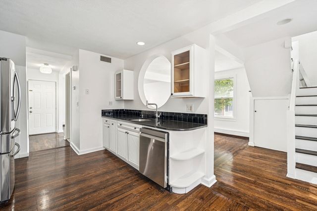 41 Endicott St 41, Salem, MA 01970