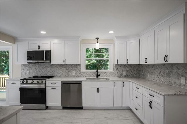 23 Wildrose Court, Warwick, RI 02888