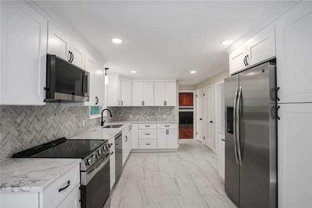 23 Wildrose Court, Warwick, RI 02888
