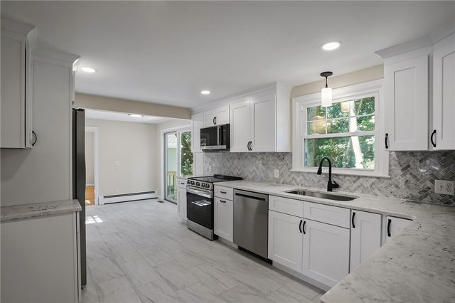 23 Wildrose Court, Warwick, RI 02888