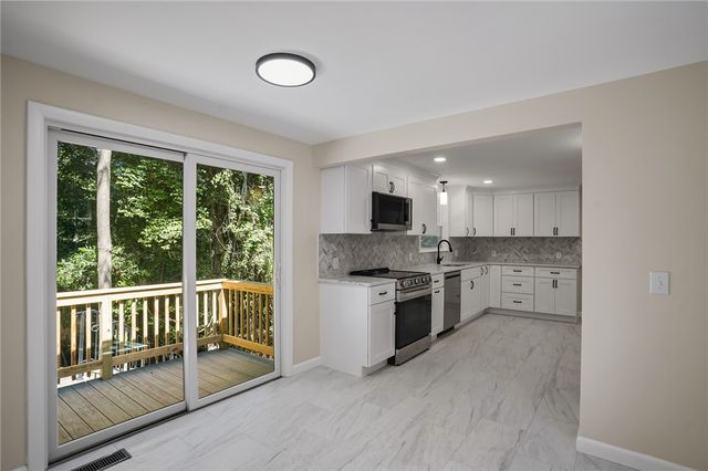 23 Wildrose Court, Warwick, RI 02888
