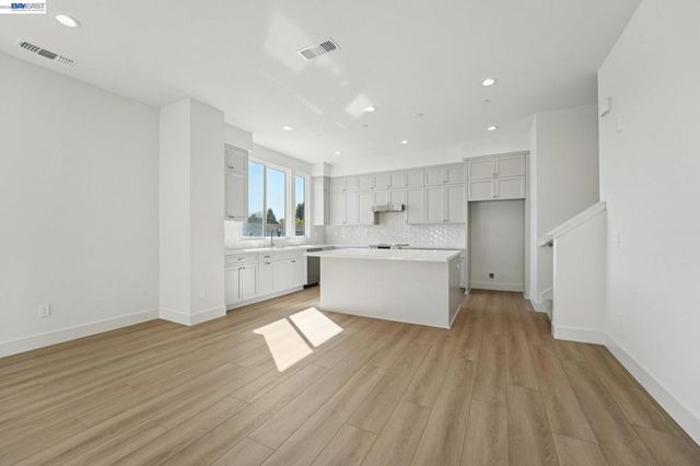 1933 Grand Street, Alameda, CA 94501