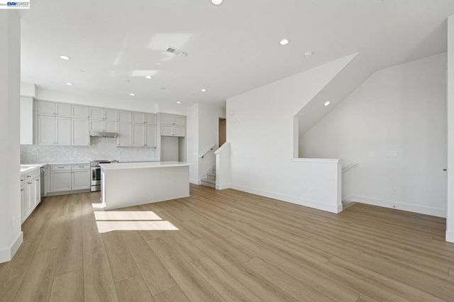 1933 Grand Street, Alameda, CA 94501