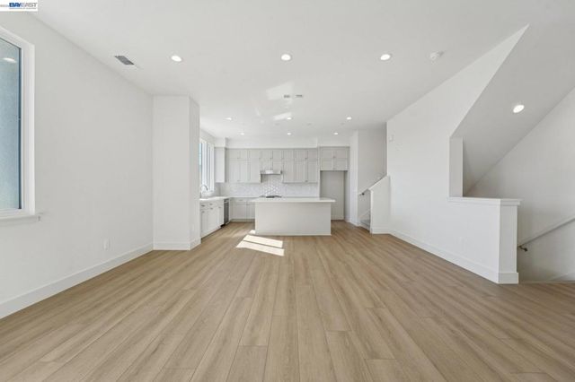 1933 Grand Street, Alameda, CA 94501