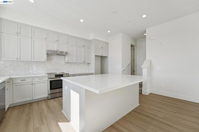 1933 Grand Street, Alameda, CA 94501