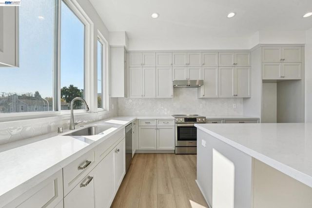 1933 Grand Street, Alameda, CA 94501