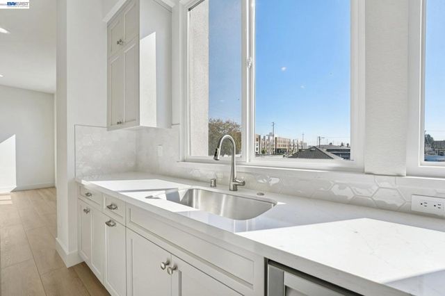 1933 Grand Street, Alameda, CA 94501