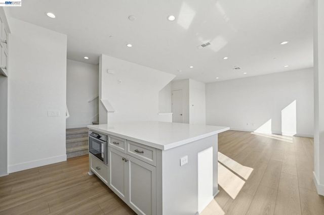 1933 Grand Street, Alameda, CA 94501