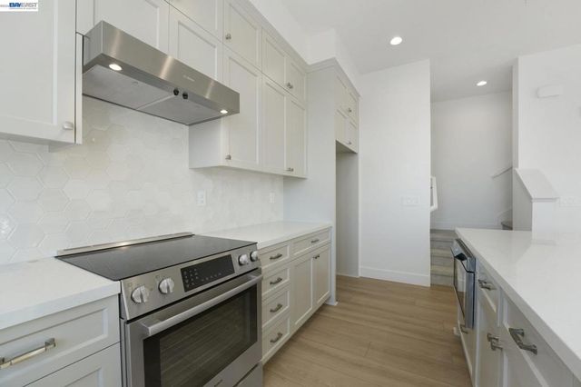 1933 Grand Street, Alameda, CA 94501