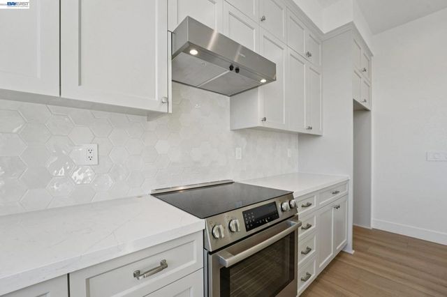 1933 Grand Street, Alameda, CA 94501