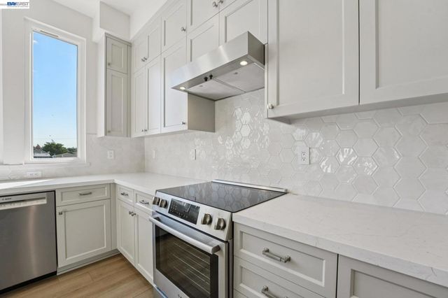 1933 Grand Street, Alameda, CA 94501