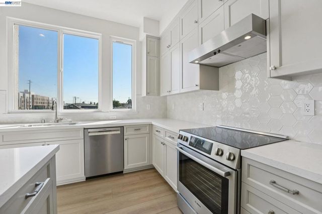 1933 Grand Street, Alameda, CA 94501