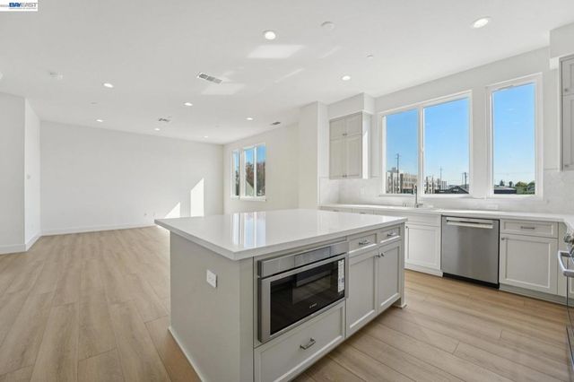 1933 Grand Street, Alameda, CA 94501