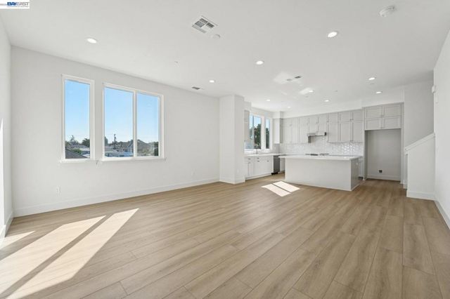 1933 Grand Street, Alameda, CA 94501