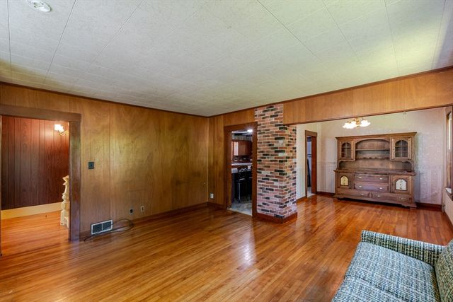 186 Summer St, Gardner, MA 01440