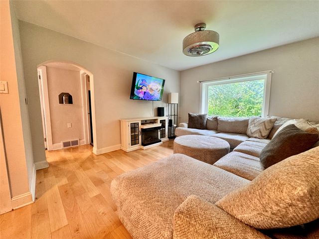 2405 57th Street, Des Moines, IA 50310