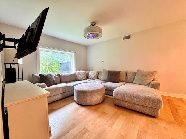 2405 57th Street, Des Moines, IA 50310