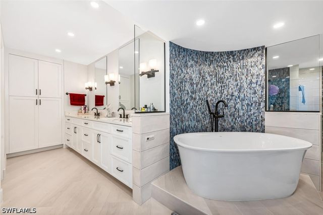 4401 Gulf Shore BLVD N PH3, Naples, FL 34103