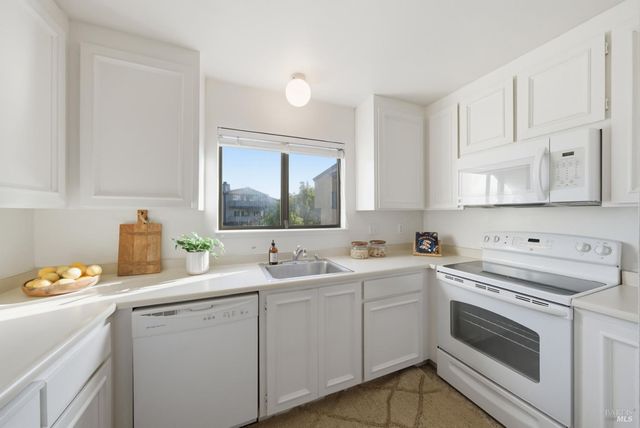 818 S Eliseo Dr, Greenbrae, CA 94904