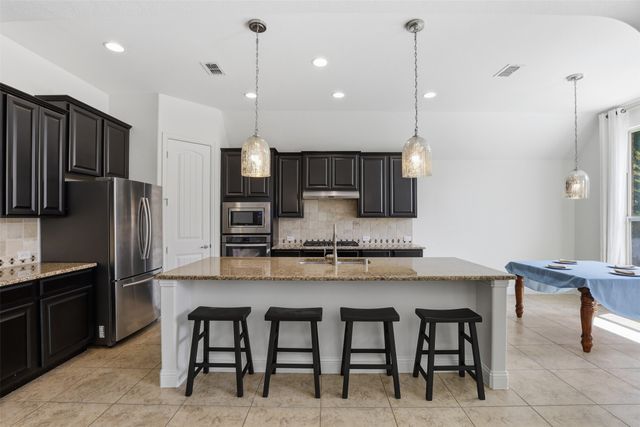 1383 Sandhurst Drive, Roanoke, TX 76262