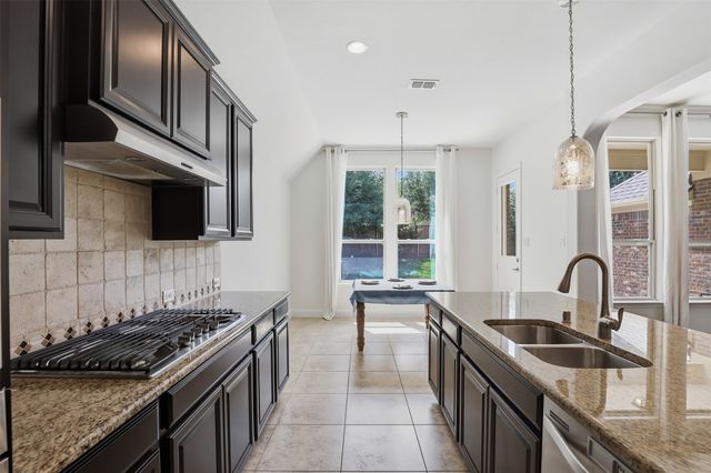 1383 Sandhurst Drive, Roanoke, TX 76262