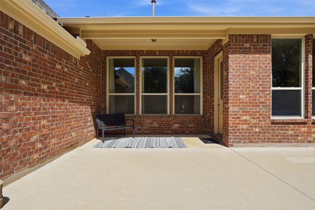 1383 Sandhurst Drive, Roanoke, TX 76262
