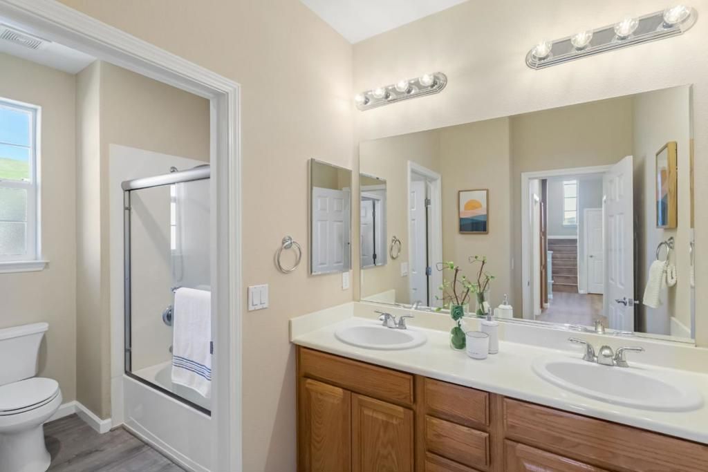 Image 43 of property listing at 300 Crestridge Court, San Jose, CA 95138