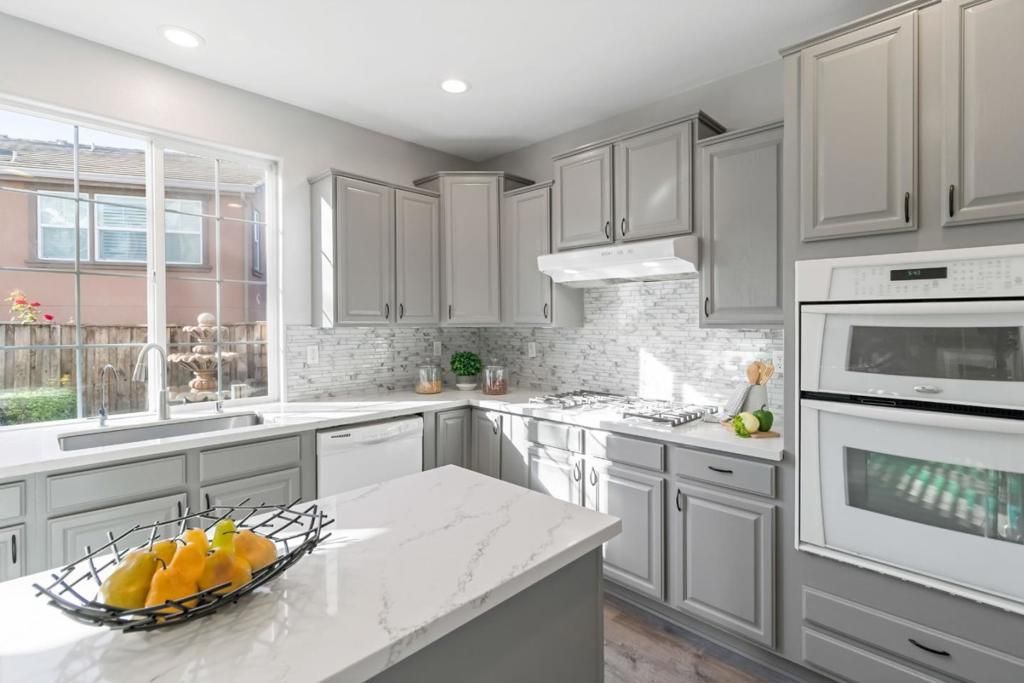 Image 5 of property listing at 300 Crestridge Court, San Jose, CA 95138