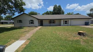 901 Crestview Drive, Kaufman, TX 75142