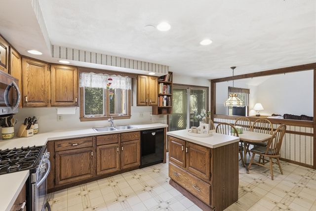 4 Oneida Place, Hudson, MA 01749