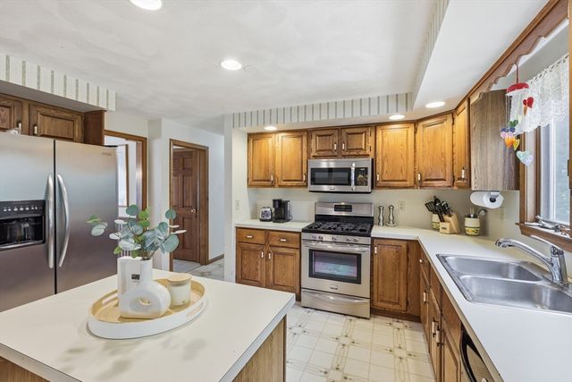 4 Oneida Place, Hudson, MA 01749