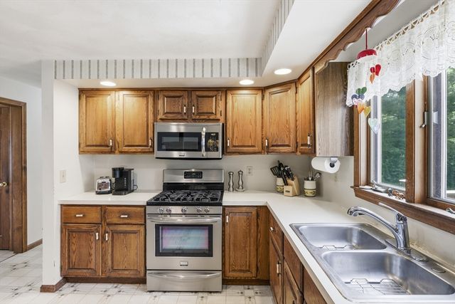 4 Oneida Place, Hudson, MA 01749