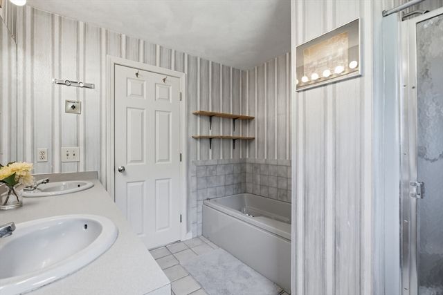 4 Oneida Place, Hudson, MA 01749