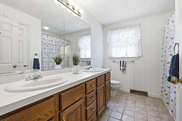 4 Oneida Place, Hudson, MA 01749