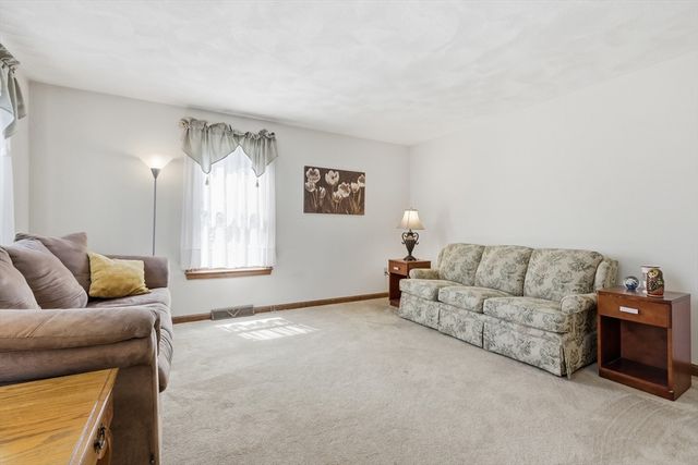 4 Oneida Place, Hudson, MA 01749