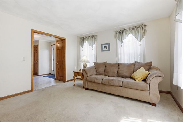 4 Oneida Place, Hudson, MA 01749