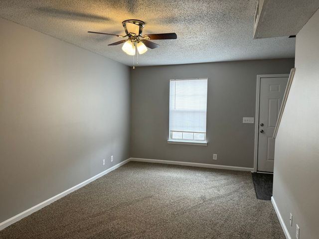 2453 W Wilson Rd Apt 4, Clarksville, TN 37043
