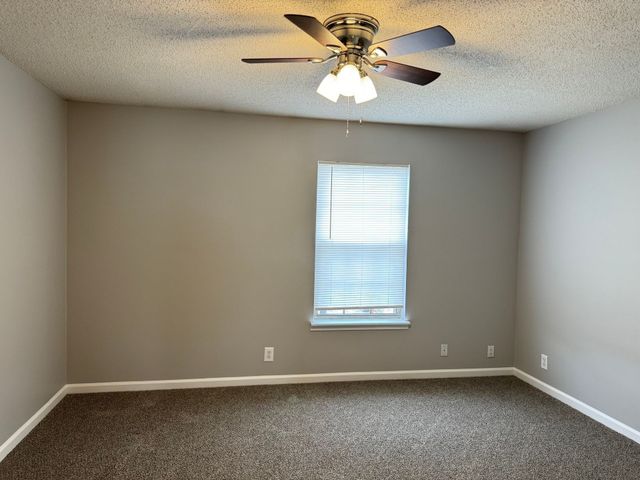2453 W Wilson Rd Apt 4, Clarksville, TN 37043