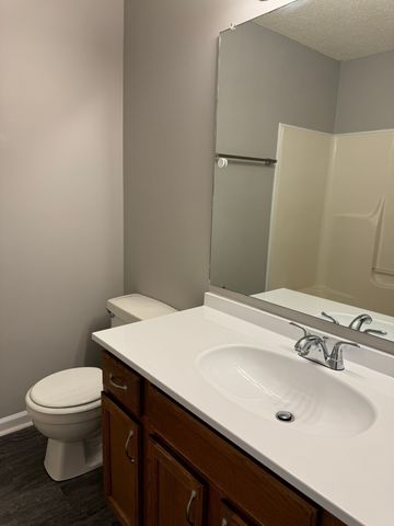 2453 W Wilson Rd Apt 4, Clarksville, TN 37043
